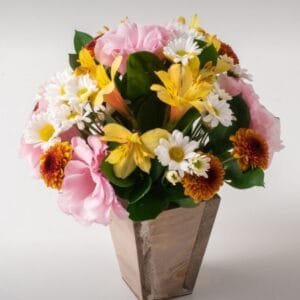 Arranjo Pequeno de Rosas e Astromélias